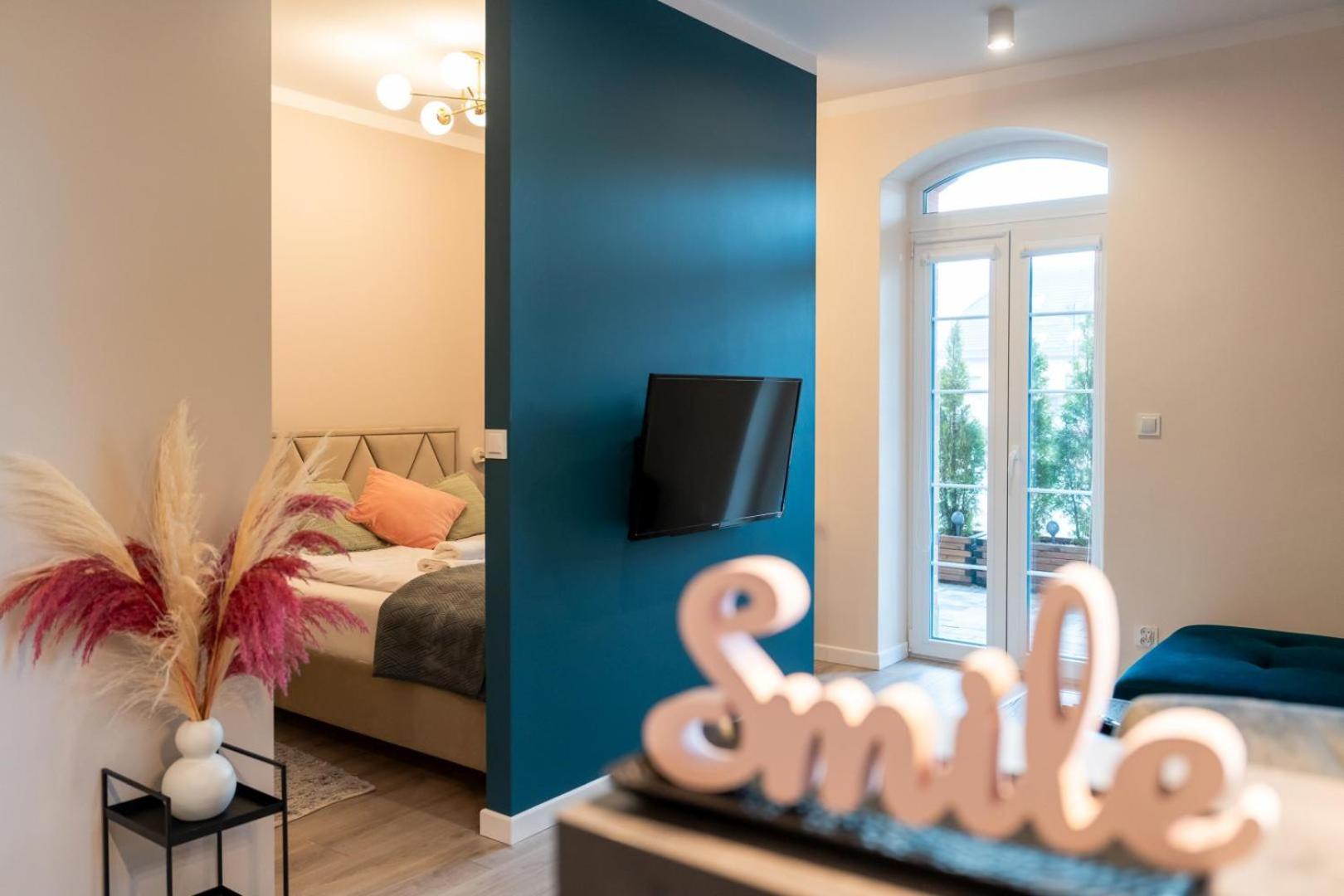 Apartament Smile - Z Prywatnym Monitorowanym Parkingiem By Spaceapart Jelenia Gora Bagian luar foto